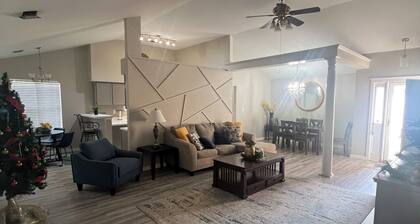 Welcoming 3-bedroom house with AC in charming Riverdale neighborhood.