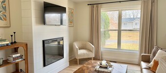 Clean & Comfortable Stay Near Downtown Greenville