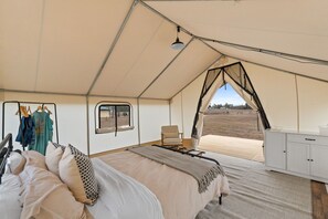 Room - Family Glamping: Fishing Ponds & Playground (Wewahitchka, 32465)