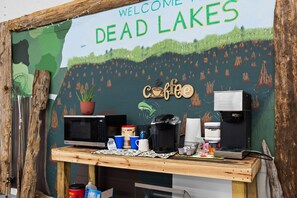 Dining - Family Glamping: Fishing Ponds & Playground (Wewahitchka, 32465)