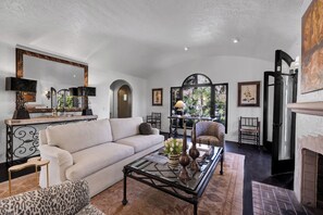 Smart TV - Historic Spanish Casa in The Mesa with Private pool once home to Lou Costello (Palm Springs)