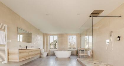 Harmony Homes | Le Plessis-Placy - Near Disneyland, Pool & Games Room