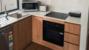 Private kitchen - Private Guest Suite in Capalaba • Modern & Quiet (Capalaba)