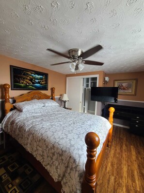 Room - 3BR Fort Erie Home Near Niagara F (Fort Erie)