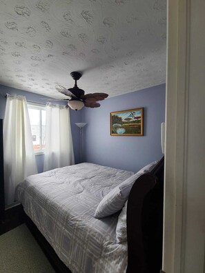 Iron/ironing board, internet, bed sheets