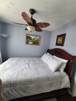 Iron/ironing board, internet, bed sheets