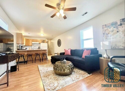 Comfy W Plains Entire Home, close to Main Street!