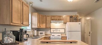 Comfy W Plains Entire Home, close to Main Street!