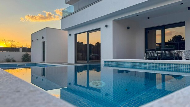 A heated pool - Cozy home in Donji Prolozac (Donji Prolozac)