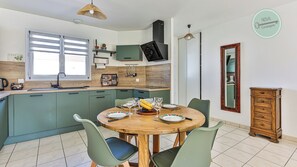Dining - Nature escape – Family house with garden (Saint-Révérend)