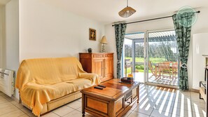 TV - Nature escape – Family house with garden (Saint-Révérend)