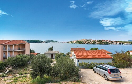 Gorgeous apartment in Rogoznica with WiFi