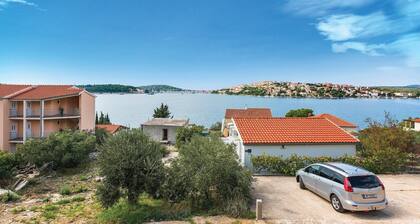Gorgeous apartment in Rogoznica with WiFi
