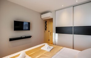 Travel cot, free WiFi - Stunning home in Dvornica (Dvornica)