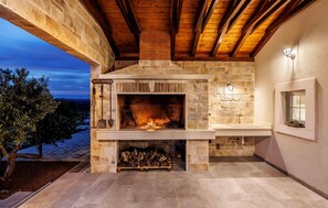 Property grounds - Stunning home in Dvornica (Dvornica)
