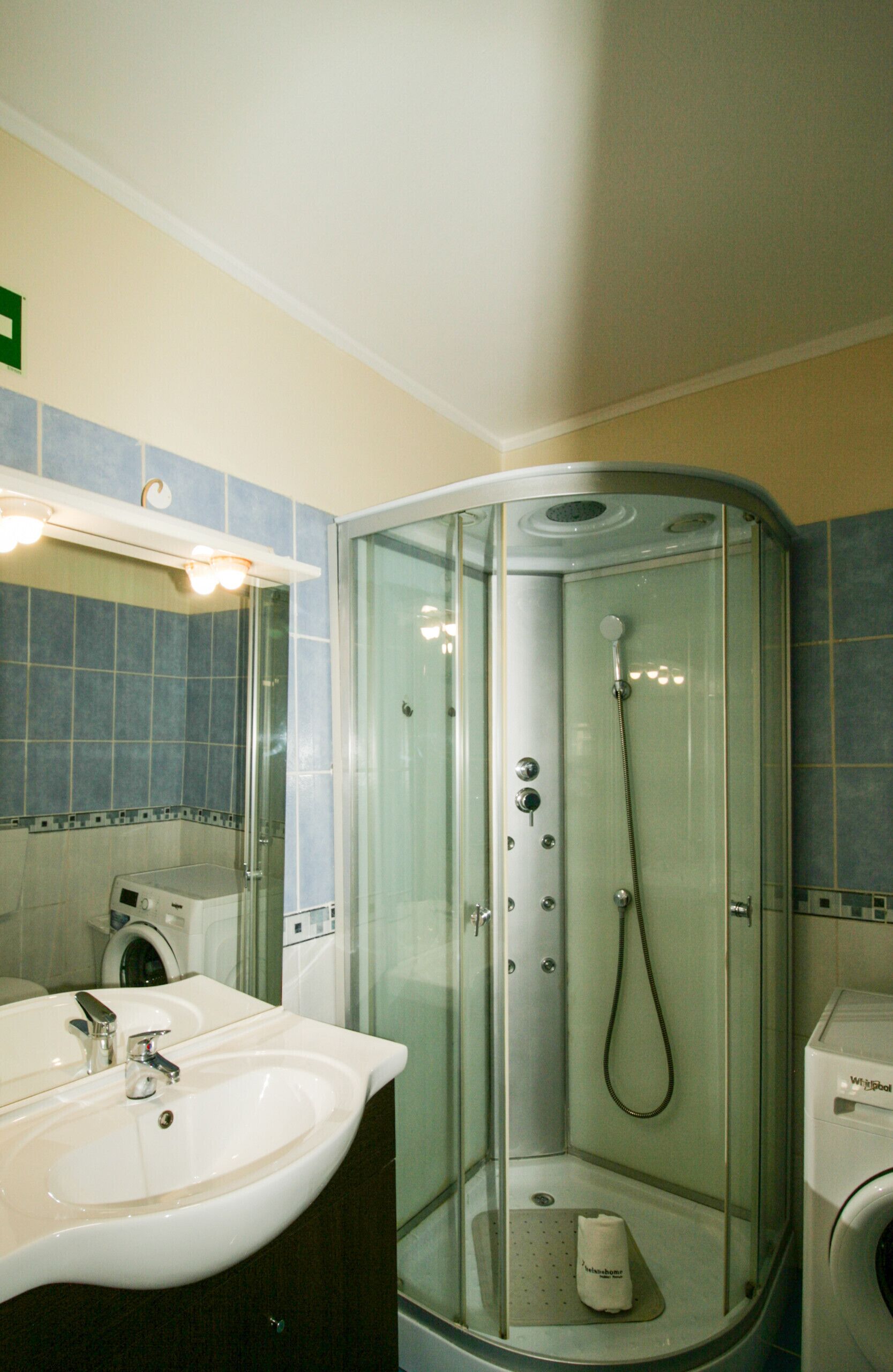 Ducha, secador de pelo, toallas