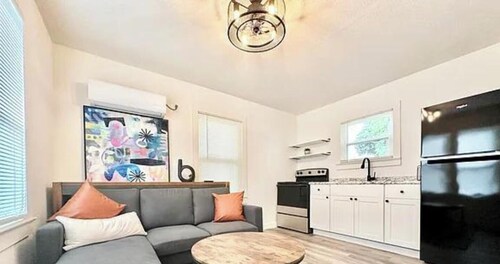 Cozy 1BR Entire Unit in W. Plains, nice location!