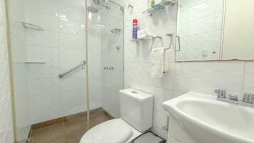 Apartment, 3 Bedrooms, Kitchen | Bathroom