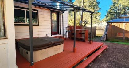relaxing 1-bedroom apartment with gazebo, ac and jacuzzi in soothing Show Low