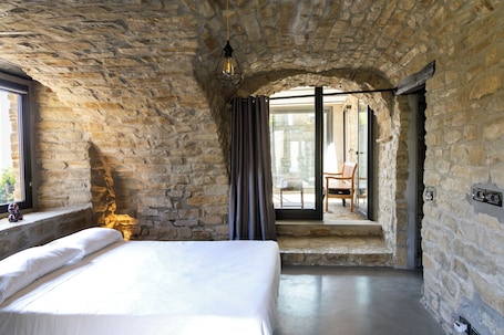 Free WiFi, bed sheets. Vineyard Retreat – Private Spa & Silence in La...