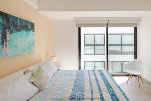 4 bedrooms, in-room safe, iron/ironing board, free WiFi - Spacious 4-bedroom duplex Penthouse with rooftop access & resort-style amenities (SOLIDARIDAD)