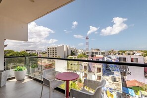 Property grounds - Spacious 4-bedroom duplex Penthouse with rooftop access & resort-style amenities (SOLIDARIDAD)
