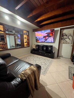 Interior - Sleeps 10+ close to the Hard Rock stadium that’s pet-friendly! (Miami)