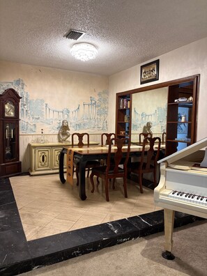 Dining - Sleeps 10+ close to the Hard Rock stadium that’s pet-friendly! (Miami)
