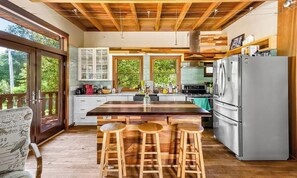 Fridge, microwave, oven, stovetop - Unique Charlestown Forest Escape (Charlestown)