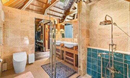 Private Charlestown Forest Retreat Near East Beach
