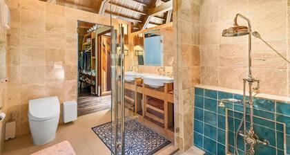 Private Charlestown Forest Retreat Near East Beach