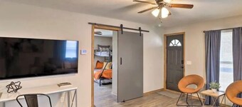 Cozy 2BR Retreat Near Ozark Trails & Downtown