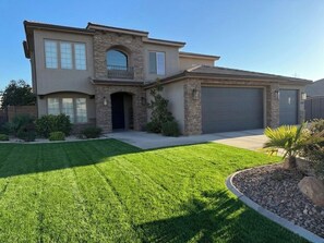 Exterior - Spacious 5-bedroom house with Splash pad and theater (St. George)