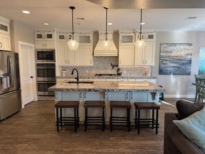 Private kitchen - Spacious 5-bedroom house with Splash pad and theater (St. George)