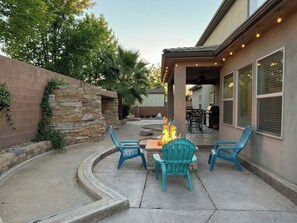 Outdoor dining - Spacious 5-bedroom house with Splash pad and theater (St. George)