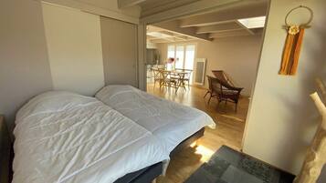 Travel cot, WiFi