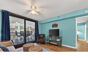 Living area - BEACHFRONT! Convenient, Cozy 2-bedroom condo with HYBRID POOL in Orange Beach (Orange Beach)