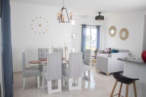 Interior - Lovely apartment with a pool (Cerros de la Bahia)