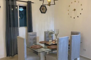 Dining - Lovely apartment with a pool (Cerros de la Bahia)