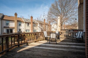 Outdoor dining - Pet-Friendly Fairfax Home w/ Yard • Near Dulles (Fairfax)