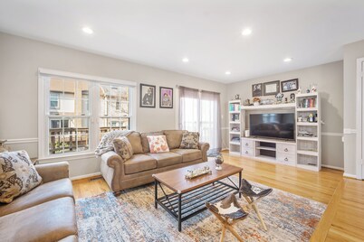 Pet-Friendly Fairfax Home w/ Yard • Near Dulles