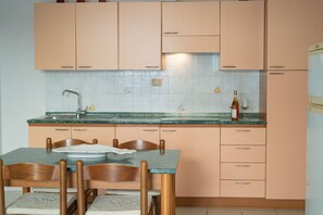 Fridge, microwave, stovetop, coffee/tea maker - Sweet Holidays relax a La caletta - Berchida 4 (La Caletta)