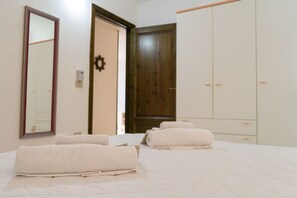 2 chambres, fer et planche à repasser, draps fournis