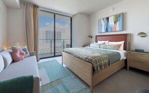 Iron/ironing board, WiFi, bed sheets, wheelchair access - C1615 - Serene Downtown Escape with Balcony & Pool in Miami Downtown (Miami)