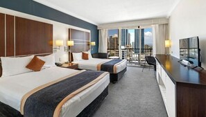Iron/ironing board, WiFi, bed sheets - Chic Urban Apartment Prime Location (Gold Coast)
