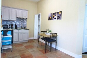 Private kitchen - Relaxing Florida Getaway (Tampa)
