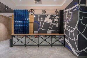 Lobby - Holiday Inn Express Greater Noida Knowledge Park (Greater Noida)