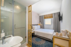 Bathroom - Holiday Inn Express Greater Noida Knowledge Park (Greater Noida)