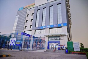 Exterior - Holiday Inn Express Greater Noida Knowledge Park (Greater Noida)
