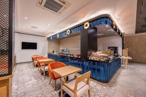 Dining - Holiday Inn Express Greater Noida Knowledge Park (Greater Noida)